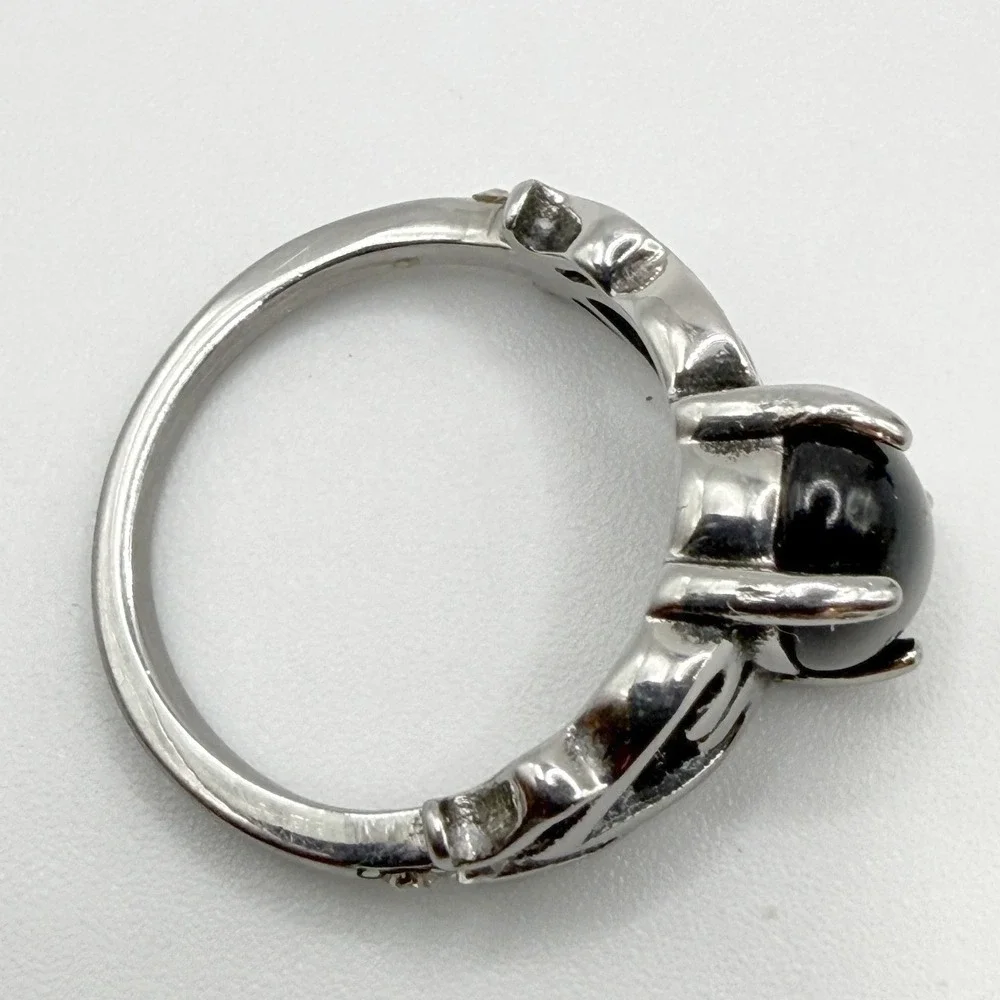 Vintage Style Black Cabochon Ring Silver Tone Scroll Setting Sz 8‎